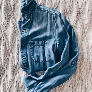 AMERICAN EAGLE BOYFRIEND FIT CHAMBRAY TOP IN XS